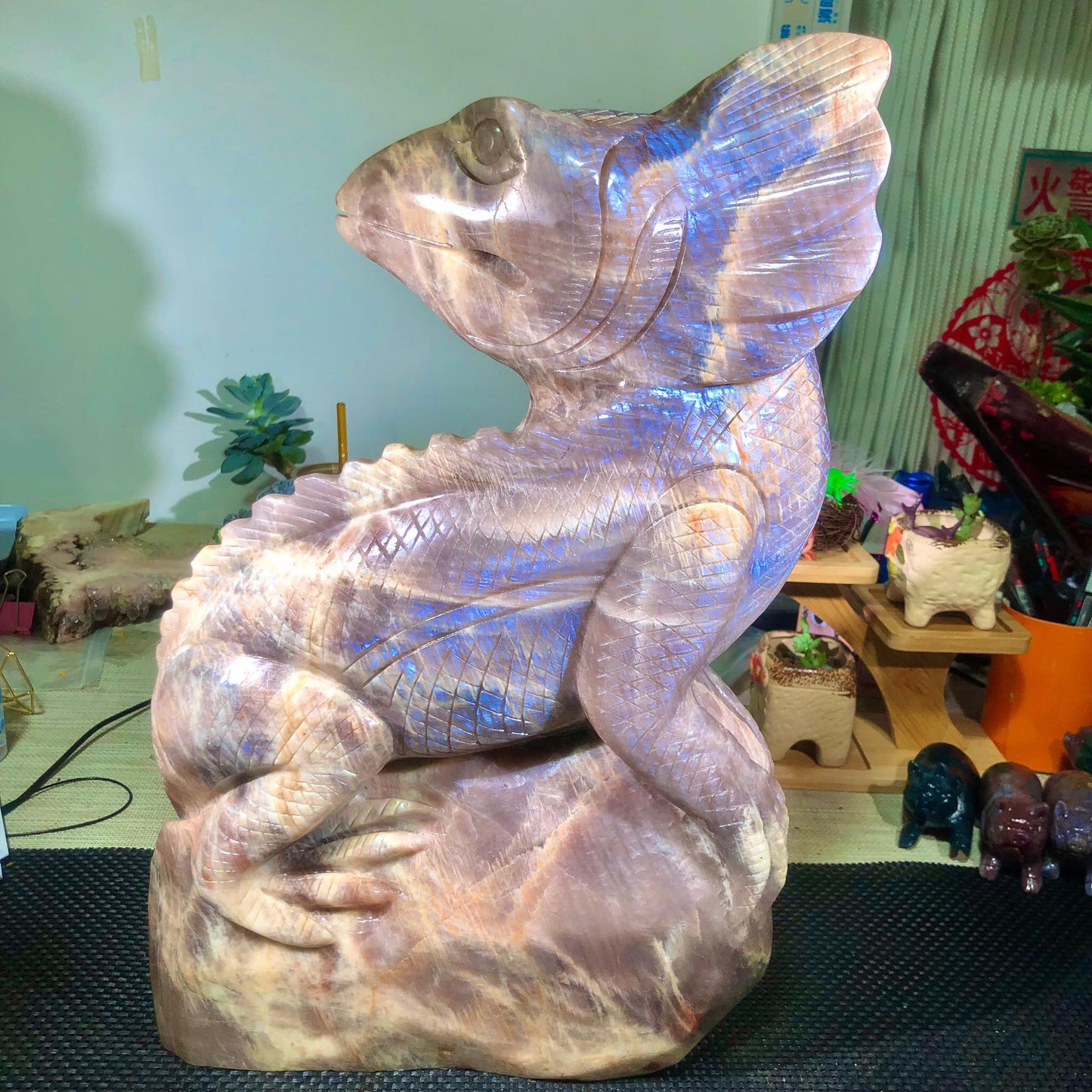 Master piece !! Moonstone Lizard Carvings